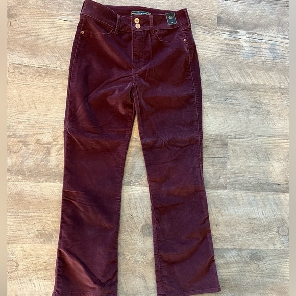 NWT Abercrombie and Fitch Jeans Women 26 Burgundy Velvet High Rise Ankle Flare - Picture 3 of 7